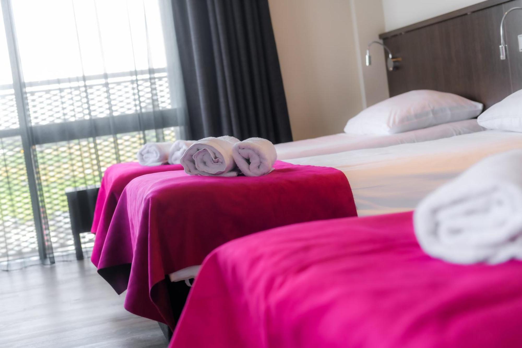 Bas World Hotel Veghel Esterno foto
