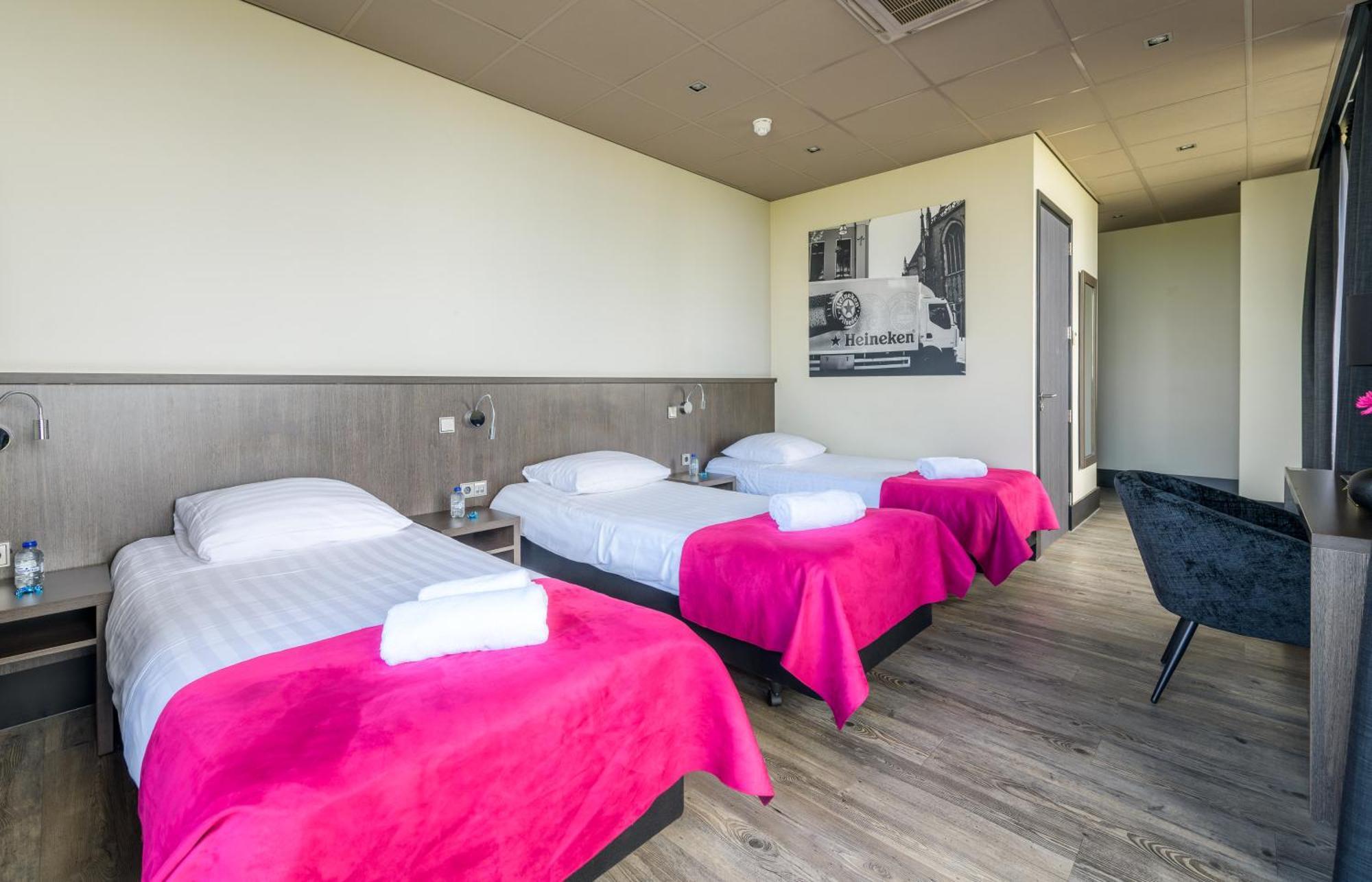 Bas World Hotel Veghel Esterno foto